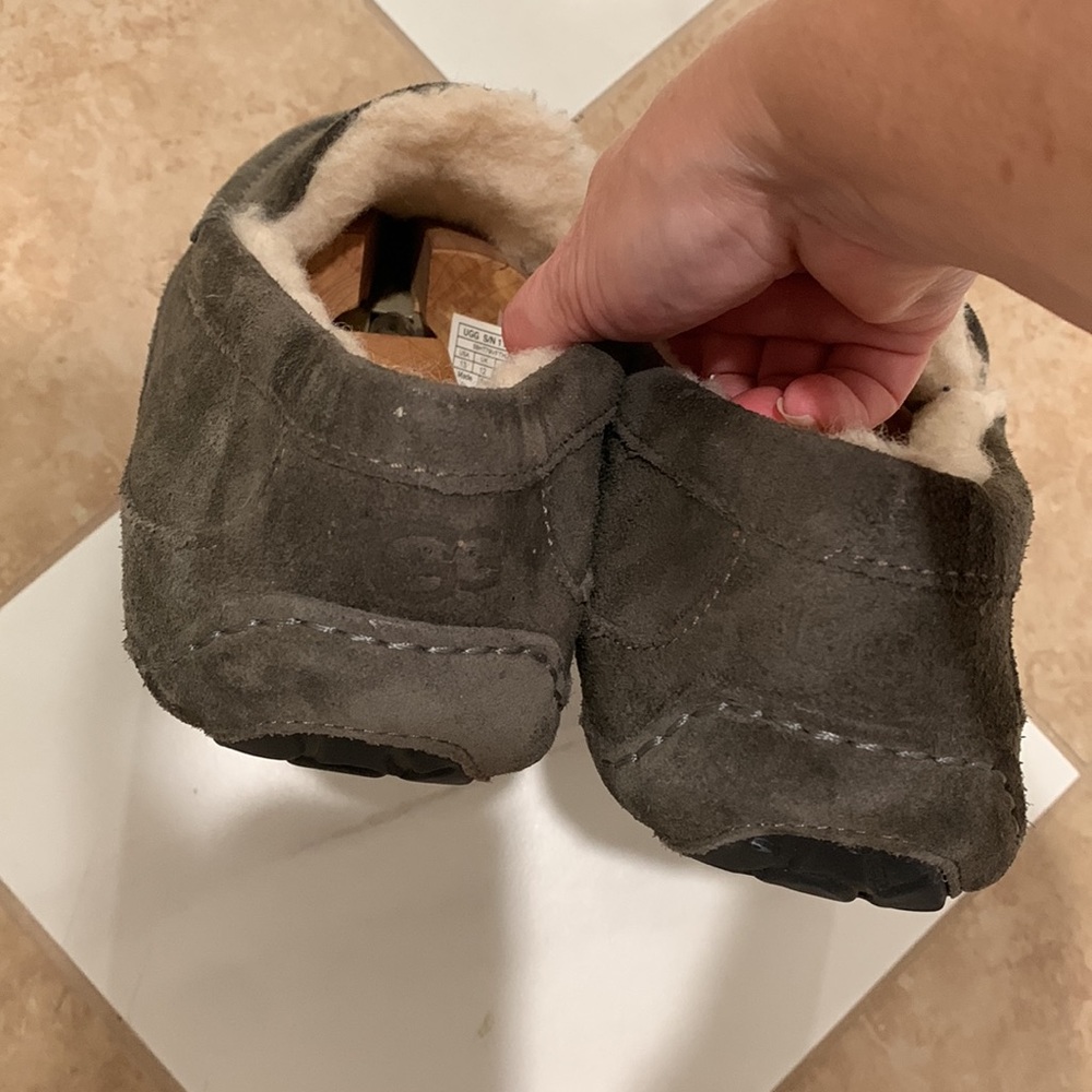 UGG suede sheepskin Ascot slippers 13 EUC - Picture 3 of 9
